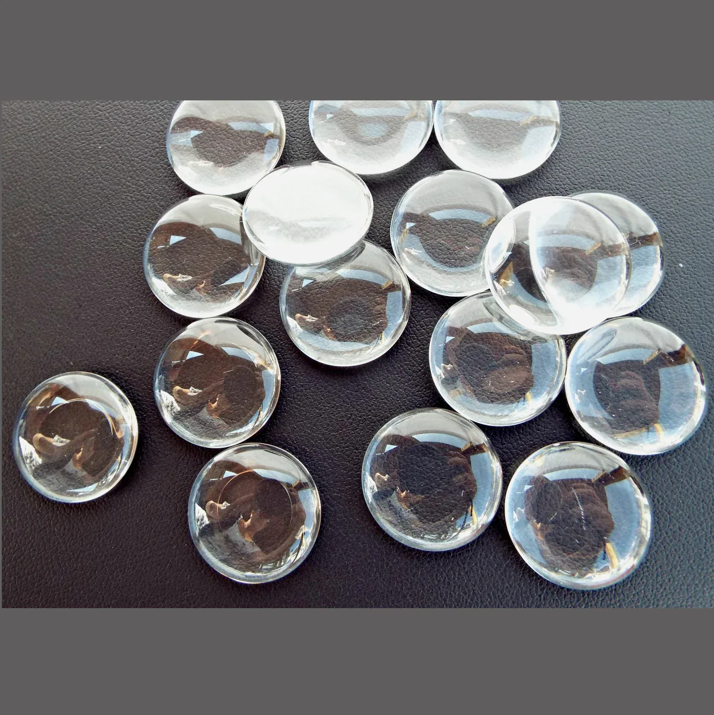 20 mm 透明玻璃凸圆面 题图