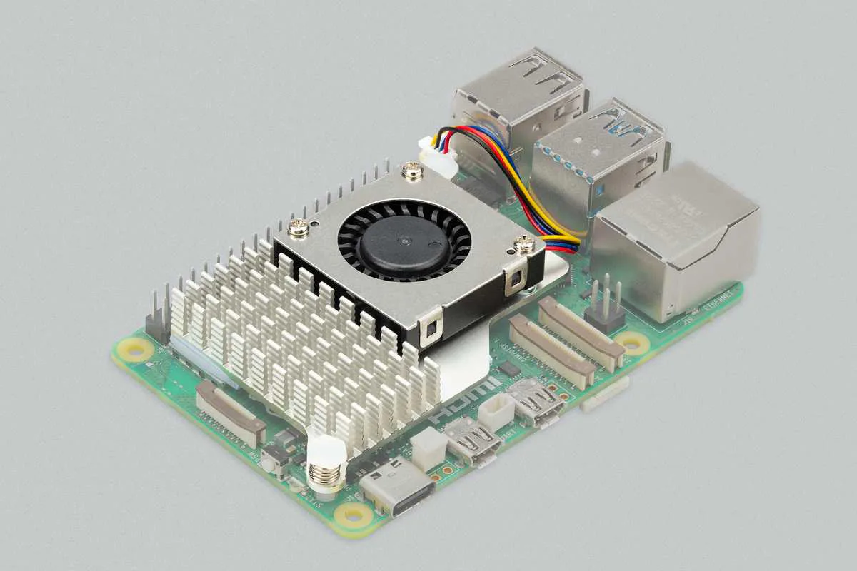 Raspberry Pi 5 主动散热器 题图